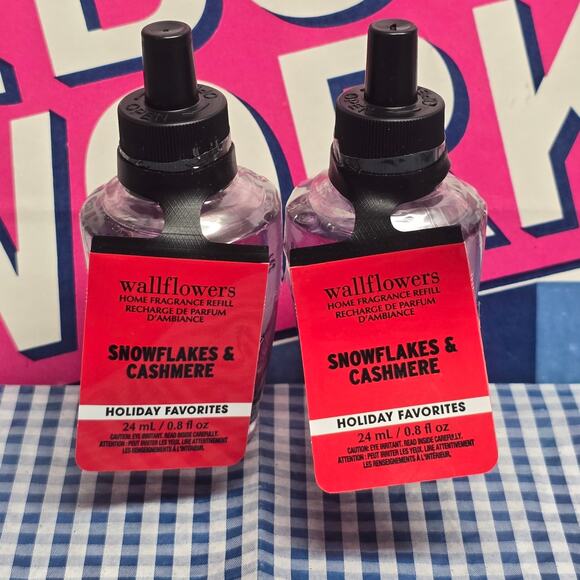 BBW Snowflakes & Cashmere Holiday Wallflower Fragrance Refill Set - Picture 1 of 2